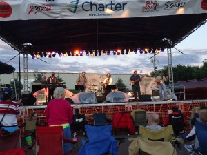 Lightning Creek opening for  Joe Diffie 1