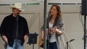 EARL DEB SINGING AT NORTHERN HOLLOW WINERY